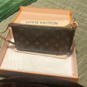 AUTHENTIC LOUIS VUITTON Monogram Pochette Accessoires Pouch